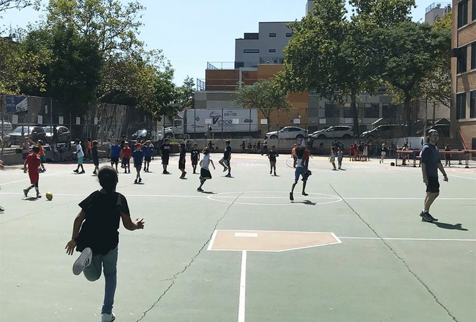 School yards, streets, and city parks can all become outdoor classrooms under a new plan announced by Mayor Bill De Blasio on Monday. Photo by Mommy Poppins