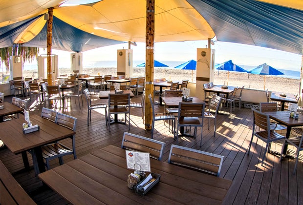 best things to do in Santa Barbara: shoreline beach cafe