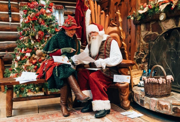 Pictures with Santa the Los Angeles Way: Skypark Santa