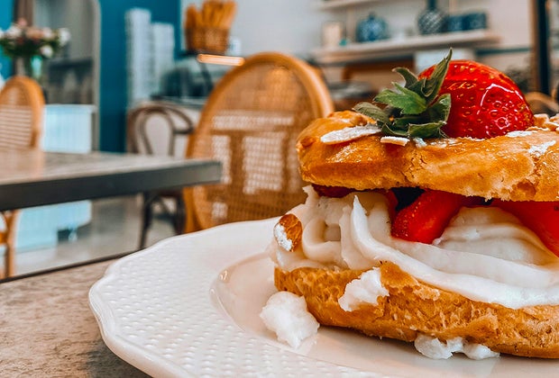 strawberry shortcake recipe with easy homemade biscuits
