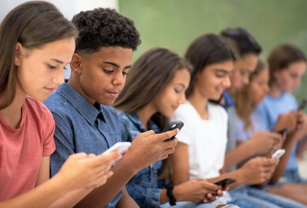 When NYC kids head back to the classroom, cell phones must be out of sight. Photo via Canva