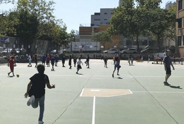 School yards, streets, and city parks can all become outdoor classrooms under a new plan announced by Mayor Bill De Blasio on Monday. Photo by Mommy Poppins