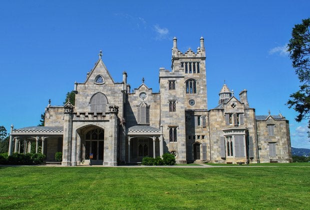 Explore the stunning grounds of Lyndhurst Mansion. Photo by Elisa Rolle /  CC BY-SA 4.0