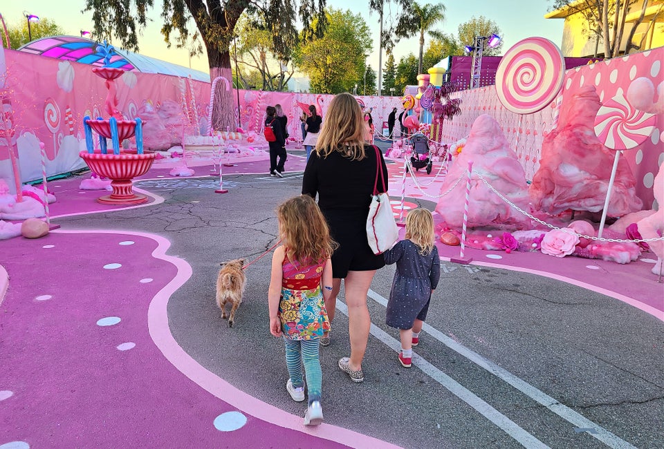 This saccharine-sweet walking experience is perfect for kiddos and canines.