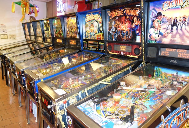 Arcades in NYC: Sunshine Laundromat