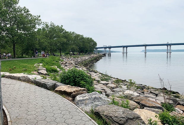 Stroll the Tarrytown Lakes Extension