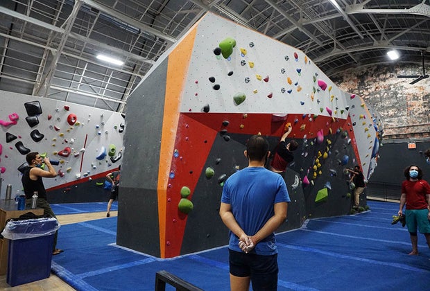 climbing walls The Cliffs at Harlem