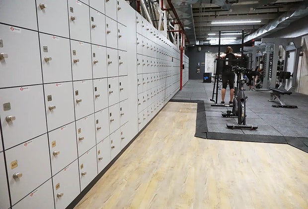 lockers and free weights The Cliffs at Harlem