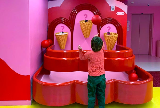 Museum of Ice Cream: Boy shooting hoops in the arcade
