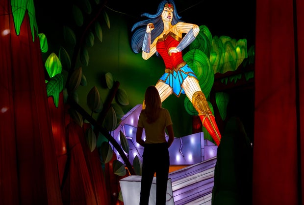 going to see Universe of Light at the Gaylord Texas is a great end of summer activities for DFW families 