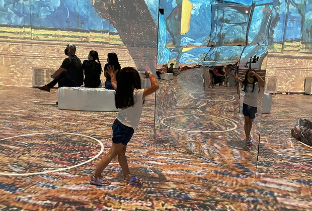 njoying Immersive Van Gogh in Chicago with Kids: dance to the music of the night