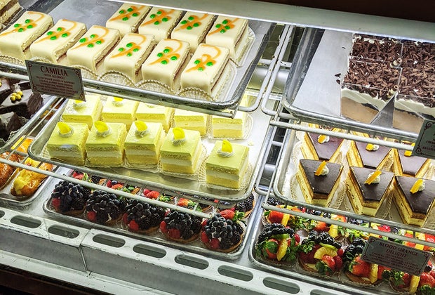 Iconic Family-Friendly Restaurants in NYC: Veniero's