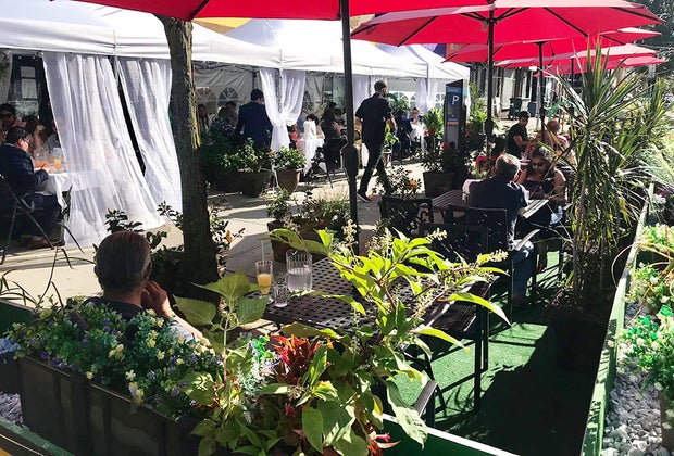 Outdoor restaurants in Queens: Victory Garden Cafe