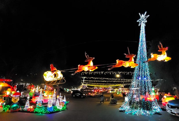 Best Neighborhood Holiday Lights and Christmas Lights in Los Angeles: Wakefield Winter Wonderland