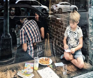 Walker's has a casual, kid-friendly vibe. Photo by Sisiducky via Instagram