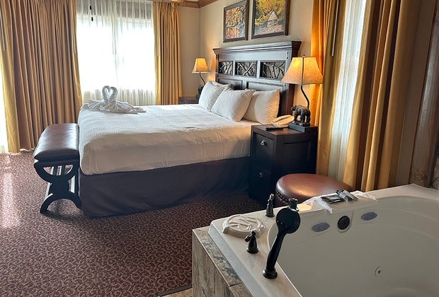 Westgate Branson Woods Resort bedroom and jacuzzi